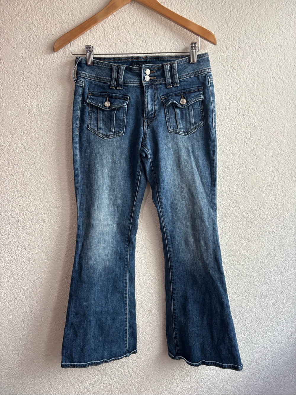 Aeropostale Low Rise Womens Medium Blue Flared Jeans 4 Short